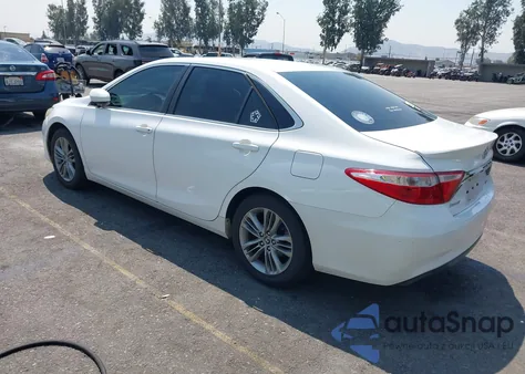 2015 Toyota Camry Se z USA, uszkodzony, nr VIN 4T1BF1FK6FU995161